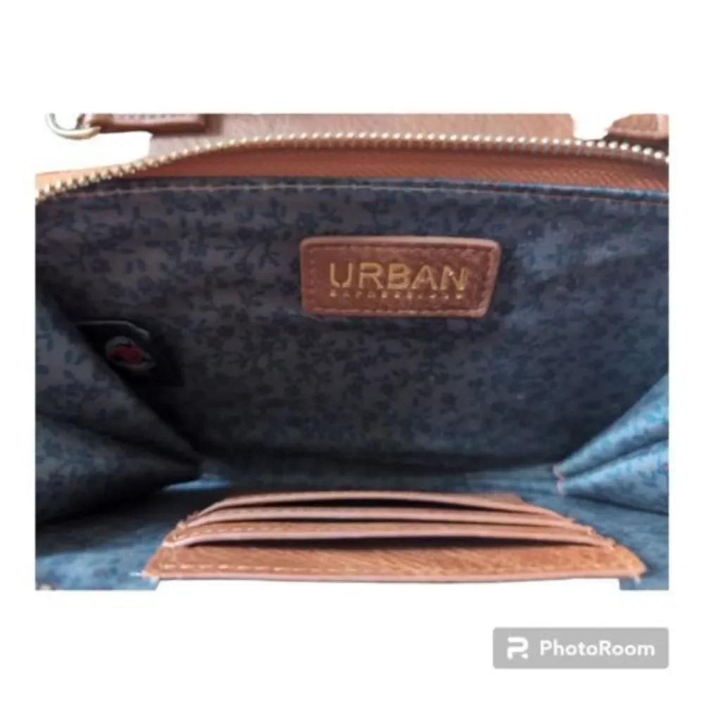 URBAN EXPRESSIONS Tan Vegan Leather Zip Foldover Clutch Crossbody Purse‎ Nice
